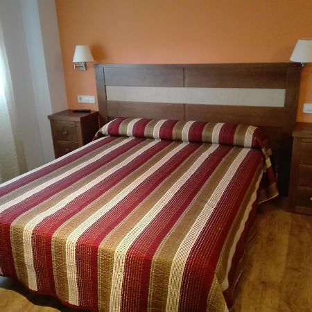 Hostal Patron Castanares de Rioja Bagian luar foto
