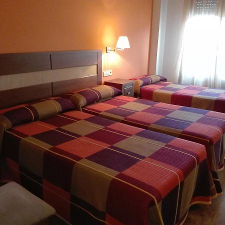 Hostal Patron Castanares de Rioja Bagian luar foto