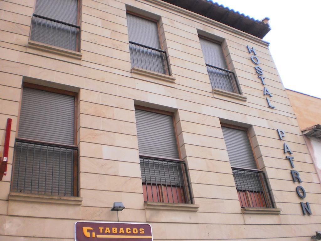Hostal Patron Castanares de Rioja Bagian luar foto