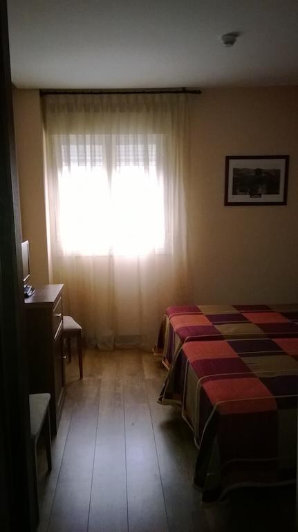 Hostal Patron Castanares de Rioja Ruang foto