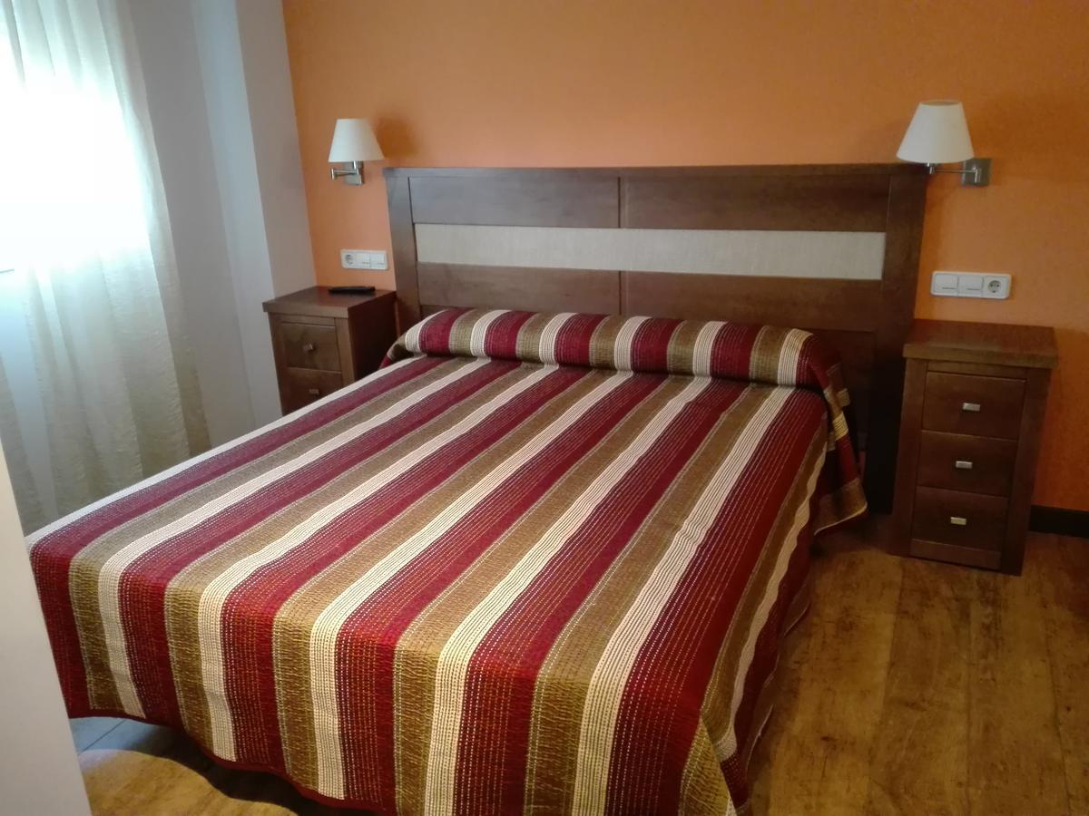 Hostal Patron Castanares de Rioja Bagian luar foto